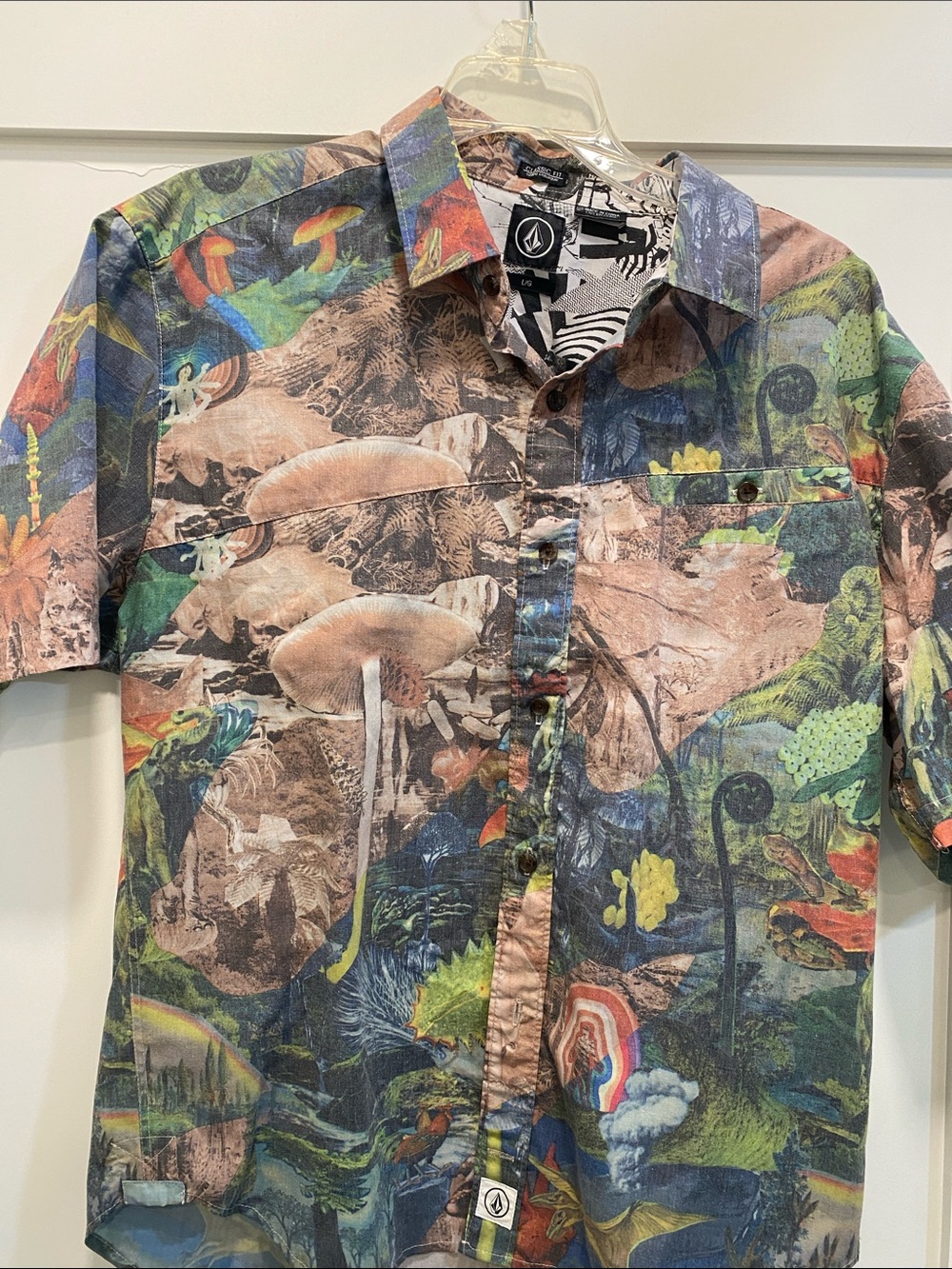 Trippy, Tropical Volcom Button up - Picture 3 of 5